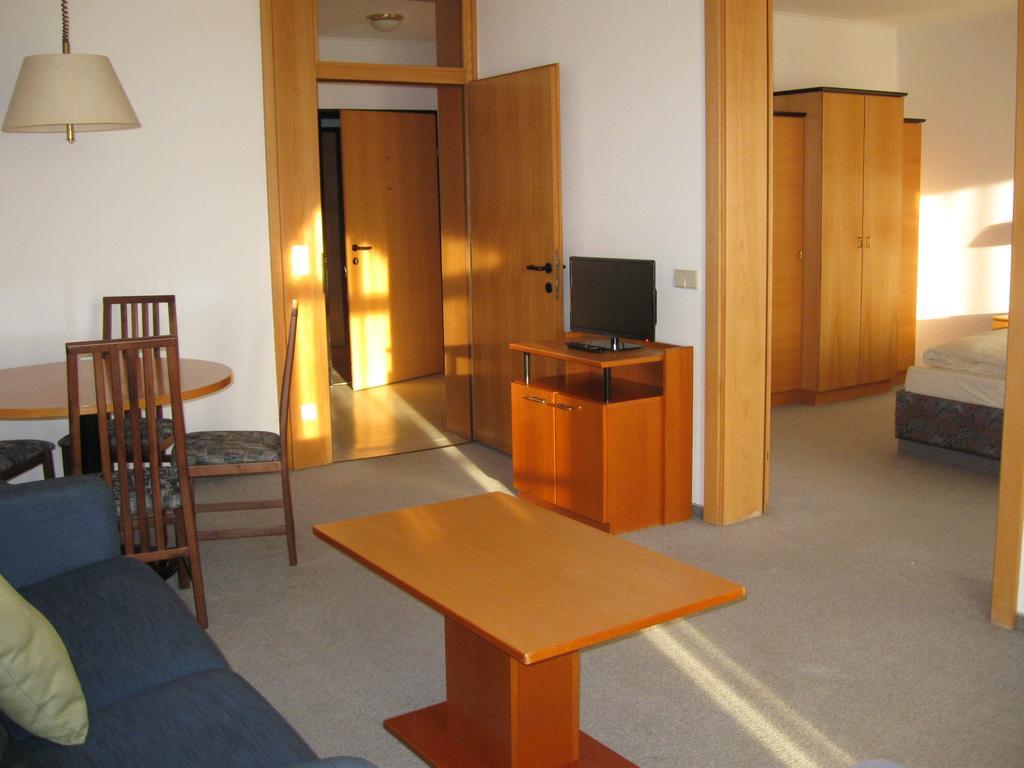 Holiday Apartments Warmbad Филах Стая снимка