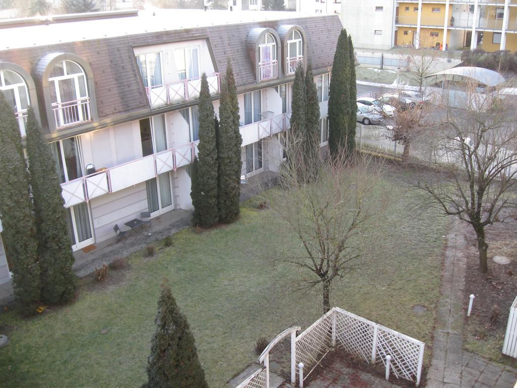 Holiday Apartments Warmbad Филах Стая снимка