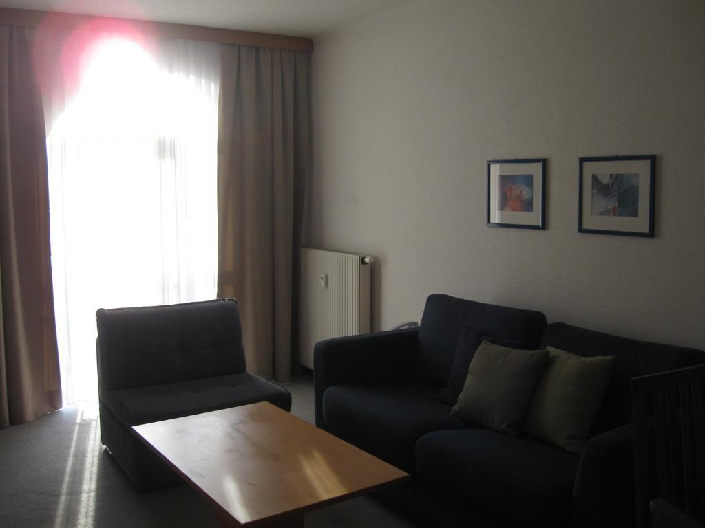 Holiday Apartments Warmbad Филах Стая снимка