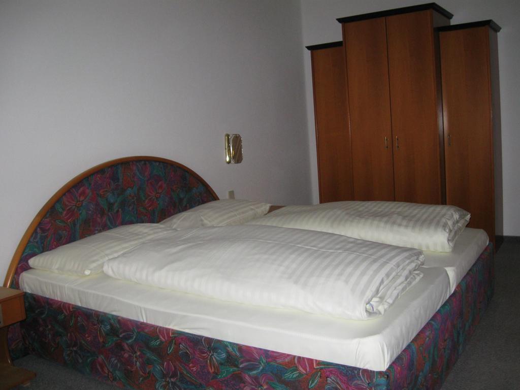 Holiday Apartments Warmbad Филах Стая снимка