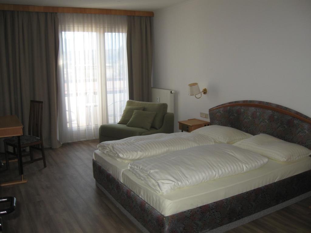 Holiday Apartments Warmbad Филах Екстериор снимка
