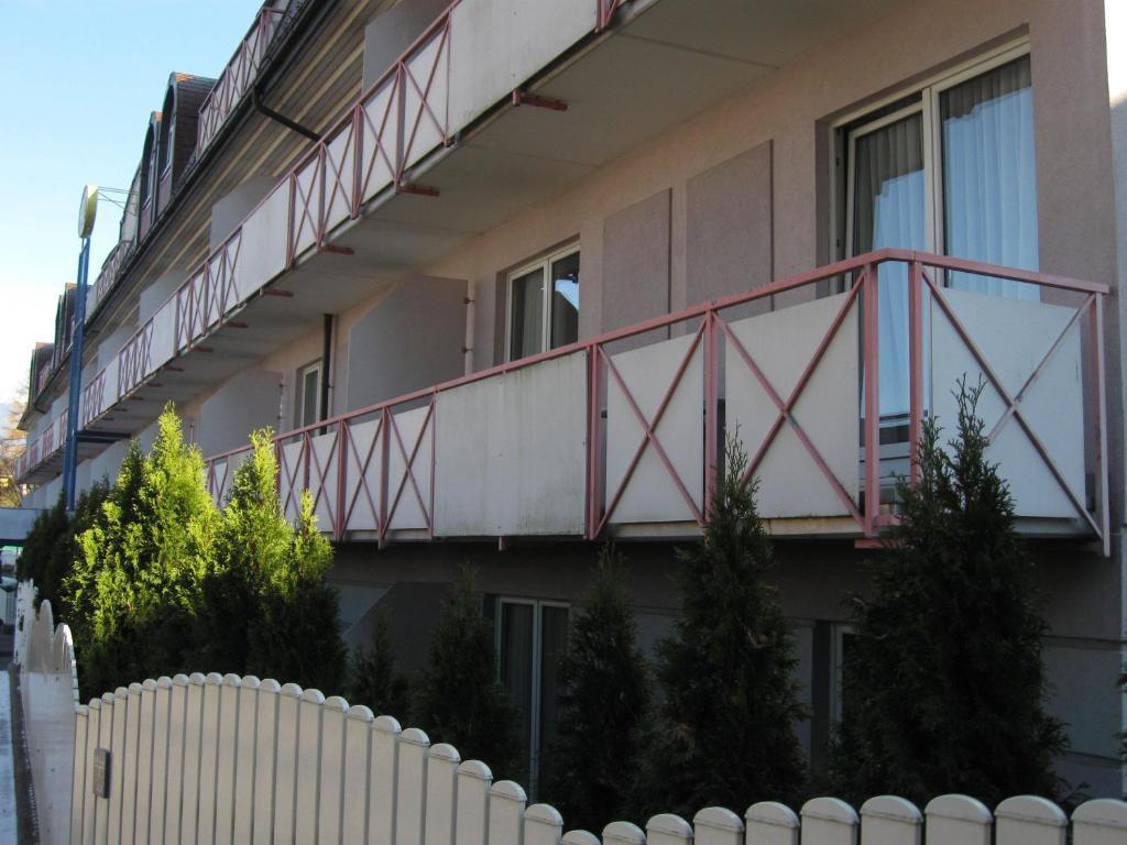 Holiday Apartments Warmbad Филах Екстериор снимка